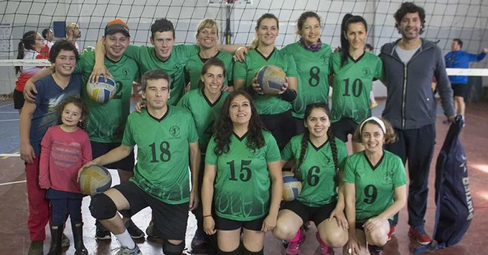 La Escuela Municipal de El Bolsón se quedó con el Cuarto Torneo Inter Municipal de Vóley