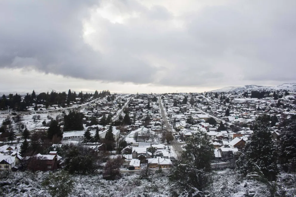 Mañana arranca el invierno y parece que a Bariloche llega cargado de nieve