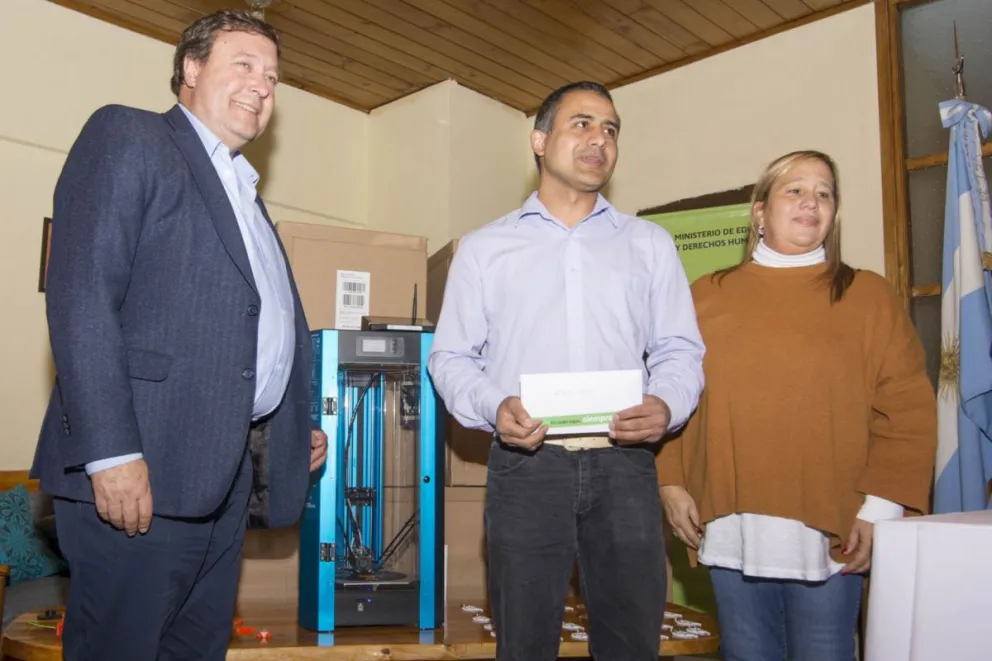 Seis colegios técnicos de la ciudad recibieron sus impresoras 3D