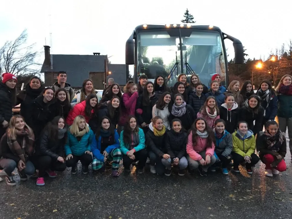 Dos selecciones de hockey se prueban en el césped