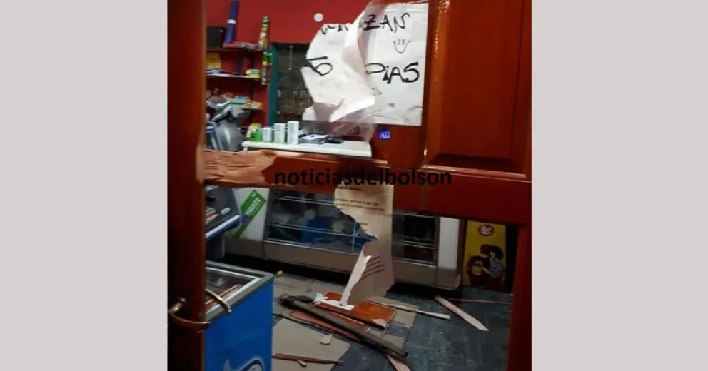 El Bolsón: Se negó a vender bebidas alcohólicas y le rompieron el negocio con un hacha