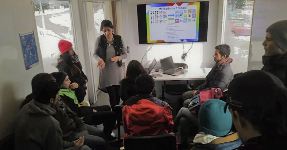 250 jóvenes pasaron por el Trailer de Empleo Joven