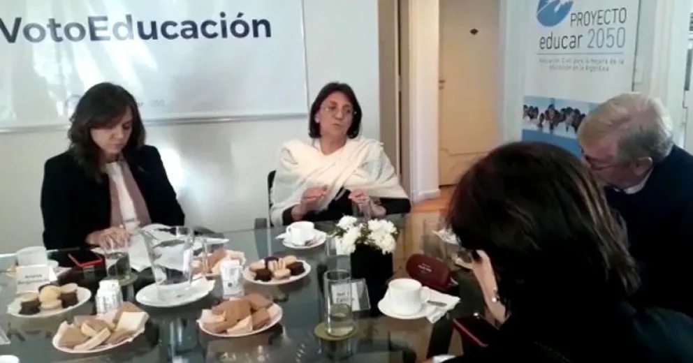 La educación nacional que viene: nueva escuela secundaria y amplia formación docente   