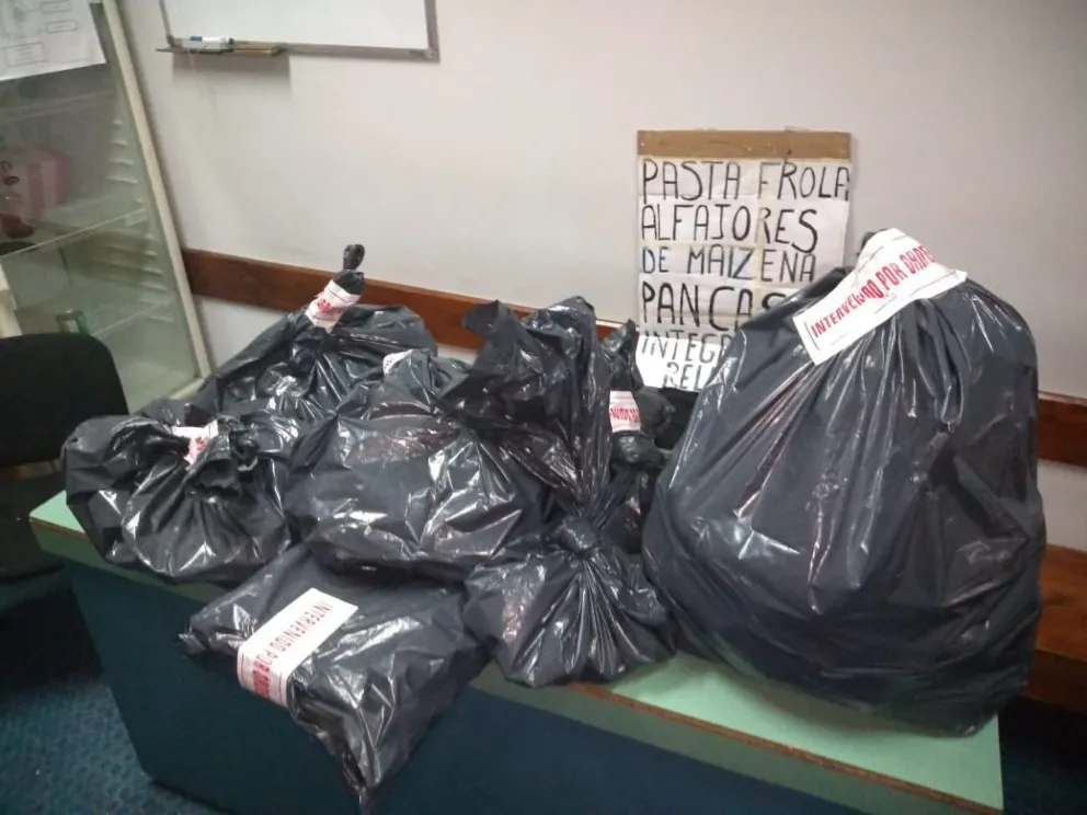Secuestran mercadería de vendedores ambulantes en calle Mitre