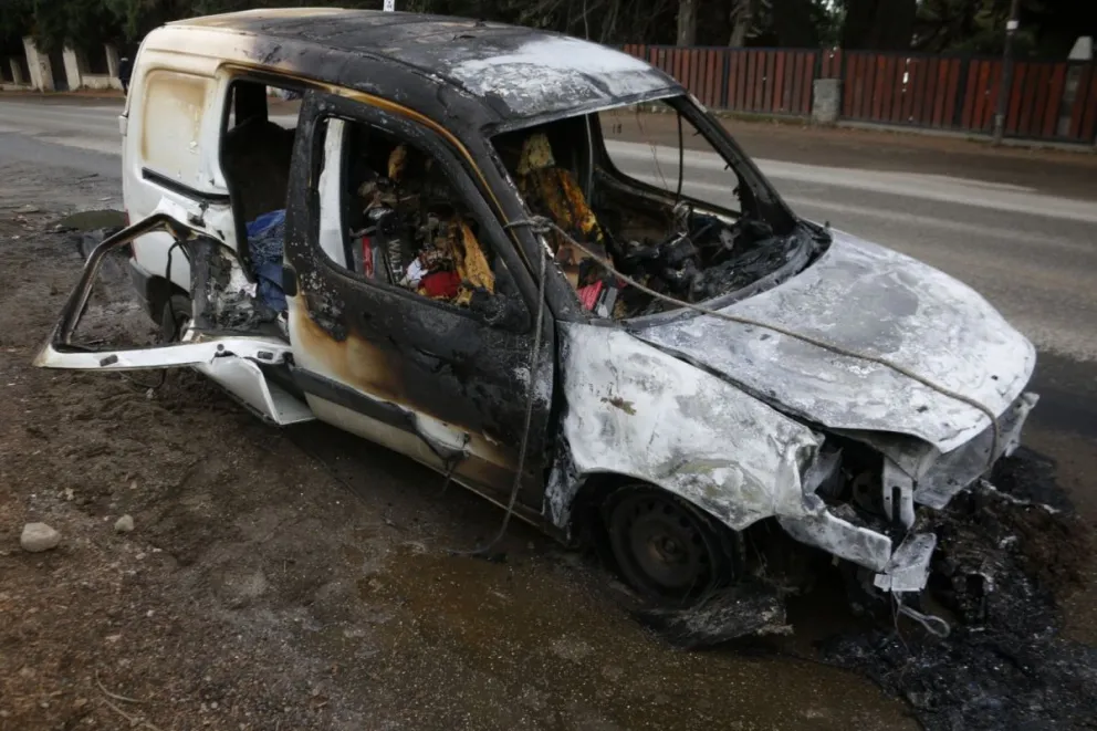 Una camioneta se prendió fuego: sus ocupantes se salvaron de milagro