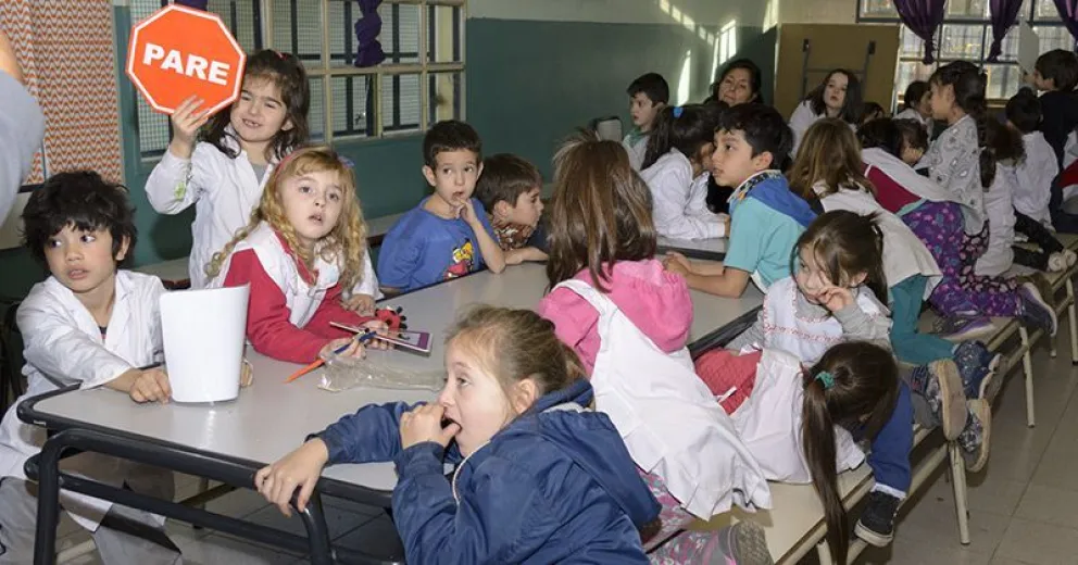 Charla de Educación Vial a los más chiquitos de la escuela Nº 44 de Puerto Moreno