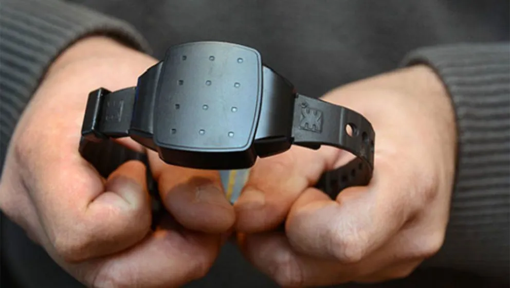 Cuando el delincuente se alejó de la zona, fue descubierto por la señal que emitió el dispositivo acerca de su ubicación. 