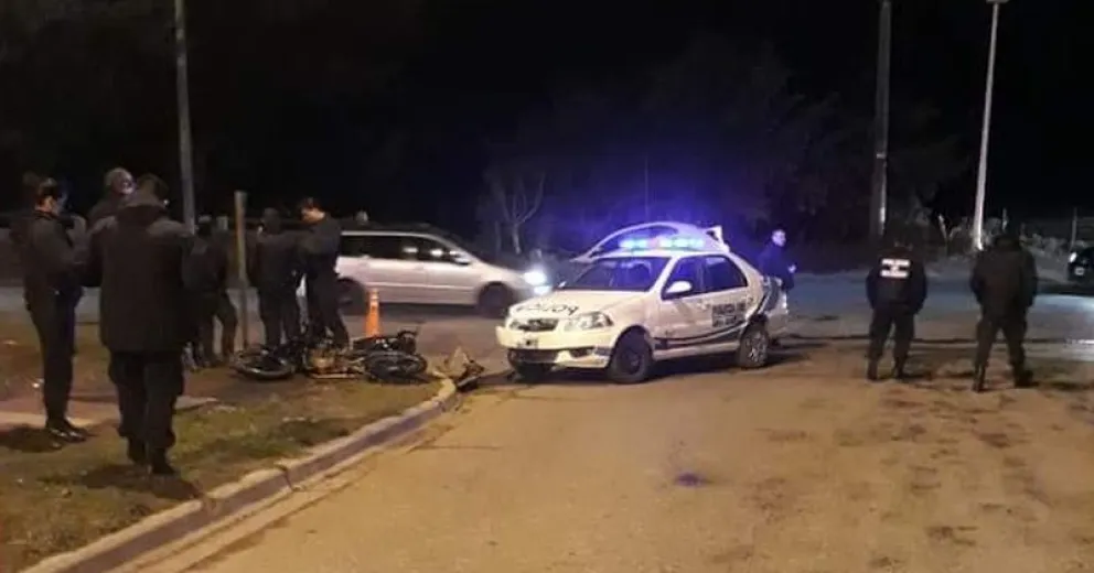 Cinematográfica persecución terminó cuando el patrullero le dio un “toquecito” a la moto