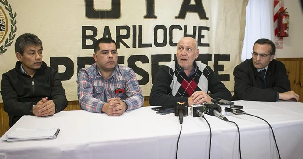 El paro de micros programado para el viernes en todos el país, en Bariloche podría comenzar este jueves