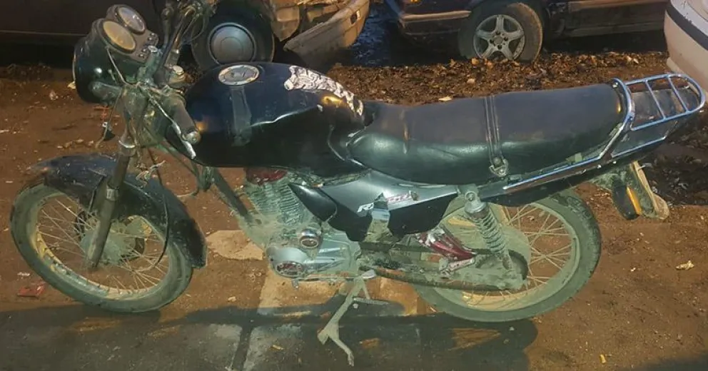 Fueron a denunciar un choque y uno de ellos se volvió caminando: su moto era robada