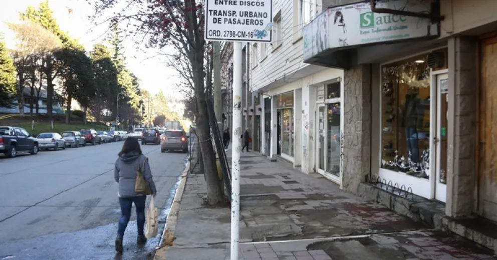 Paro total de colectivos: paradas vacías, conductores solidarios y trabajadores de a pié