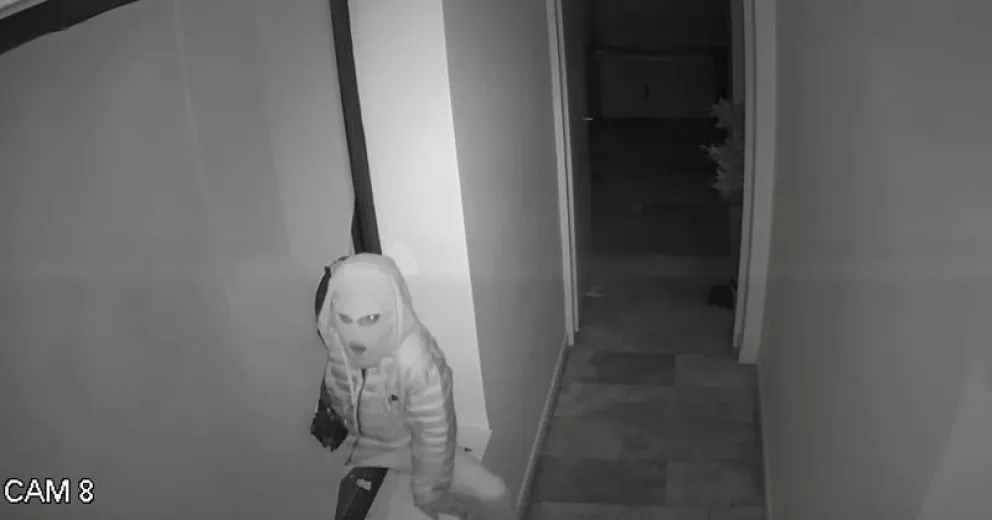 Roturas y robo en un local de calle Mitre