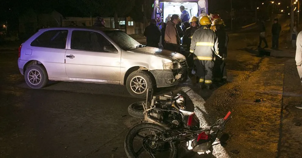 Motociclista herido tras violento choque