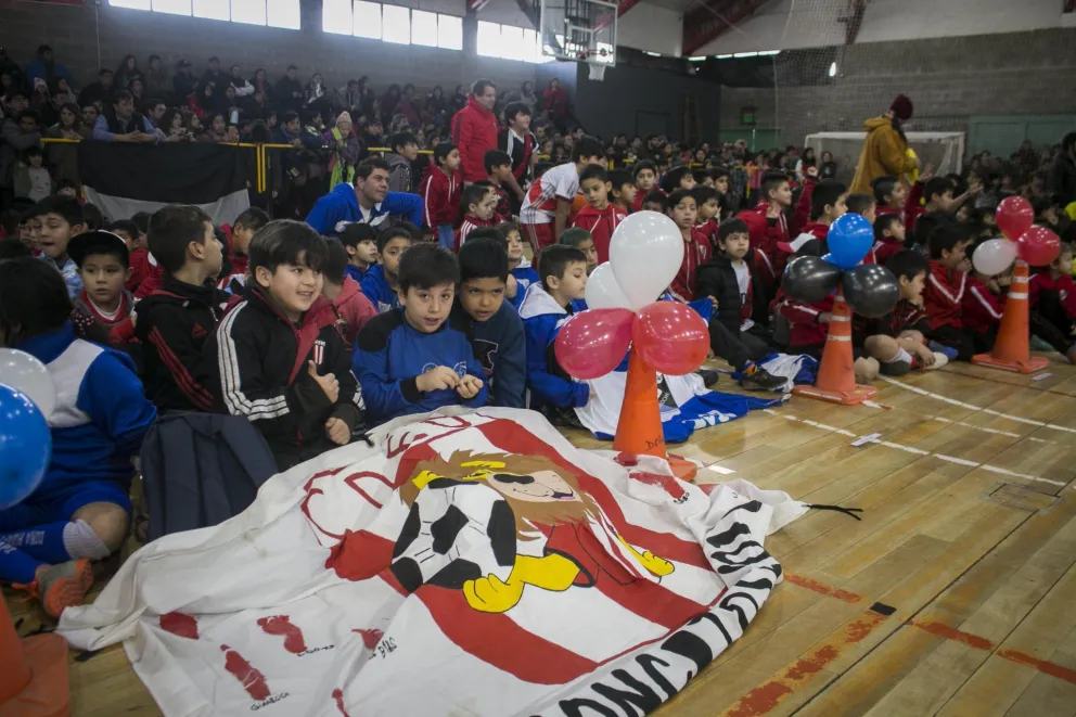 El fútbol barrial infantil tuvo su gran fiesta de cierre