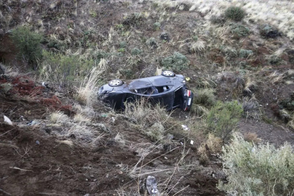 Una familia volcó en Circunvalación y de milagro no hubo heridos de gravedad