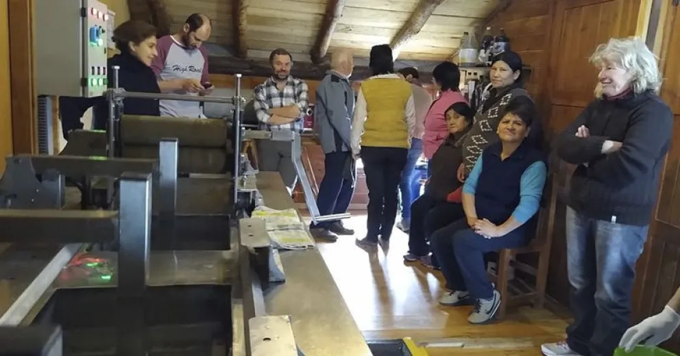 El Mercado de la Estepa estrenó su lavadora de lana artesanal