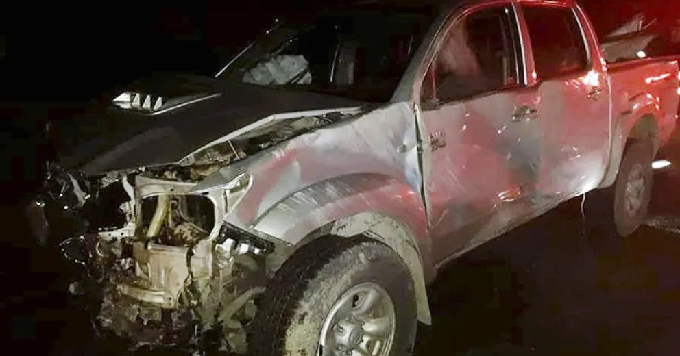 Tres lesionados trasladados a Bariloche tras el vuelco de una camioneta