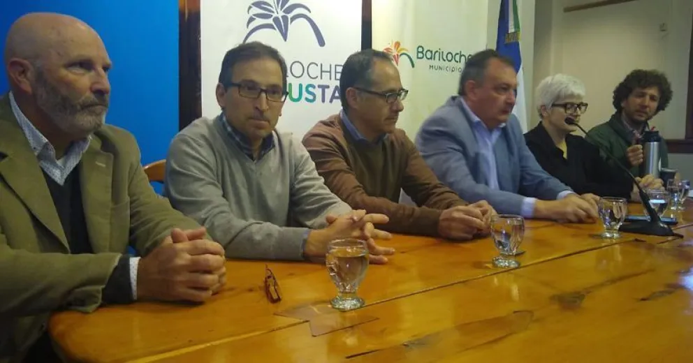Firman convenio para abastecer con estufas sustentables a cien familias