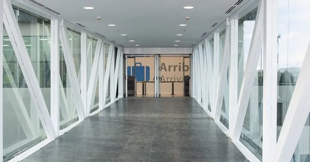 Se estrenó una nueva manga en el aeropuerto, que costó 1500 millones de pesos
