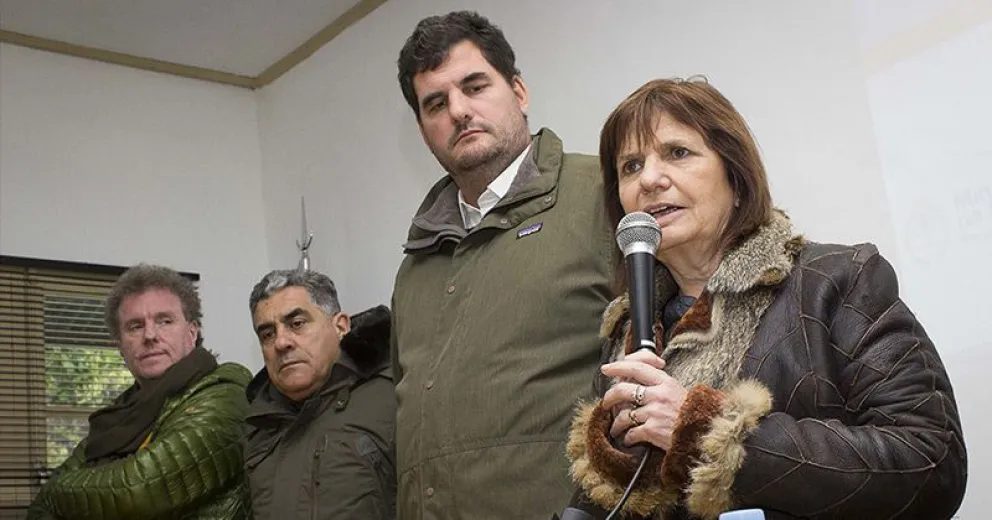 Archivo. Bullrich en el Escuadrón 34º de Bariloche. 