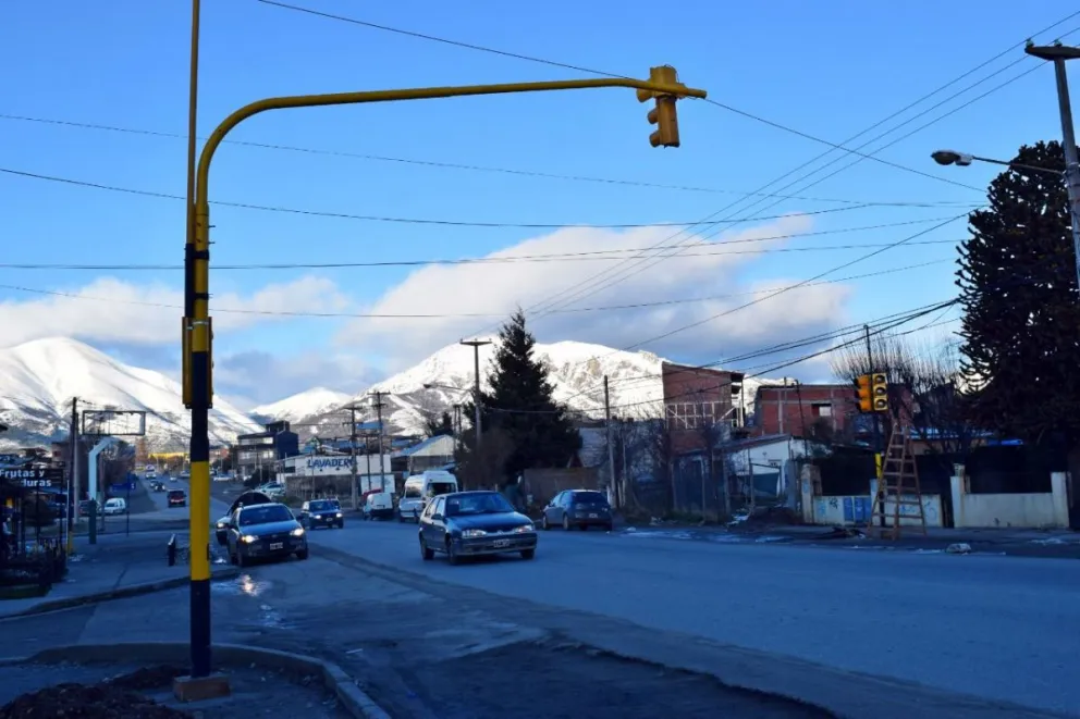 Adultos Mayores celebraron el nuevo semáforo de Pasaje Gutiérrez