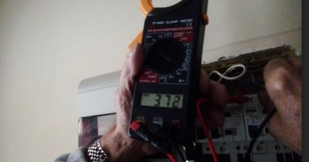 Luego de un corte, la energía regresó con una carga de 360 voltios que quemó todos los electrodomésticos