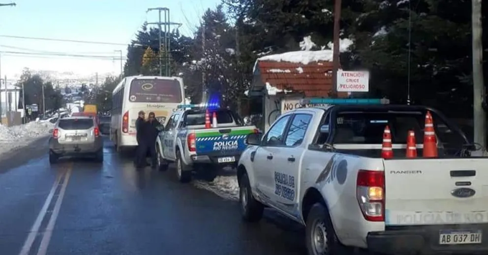 Colectivo urbano embistió a una señora y la conductora acercó a la víctima hasta la ambulancia