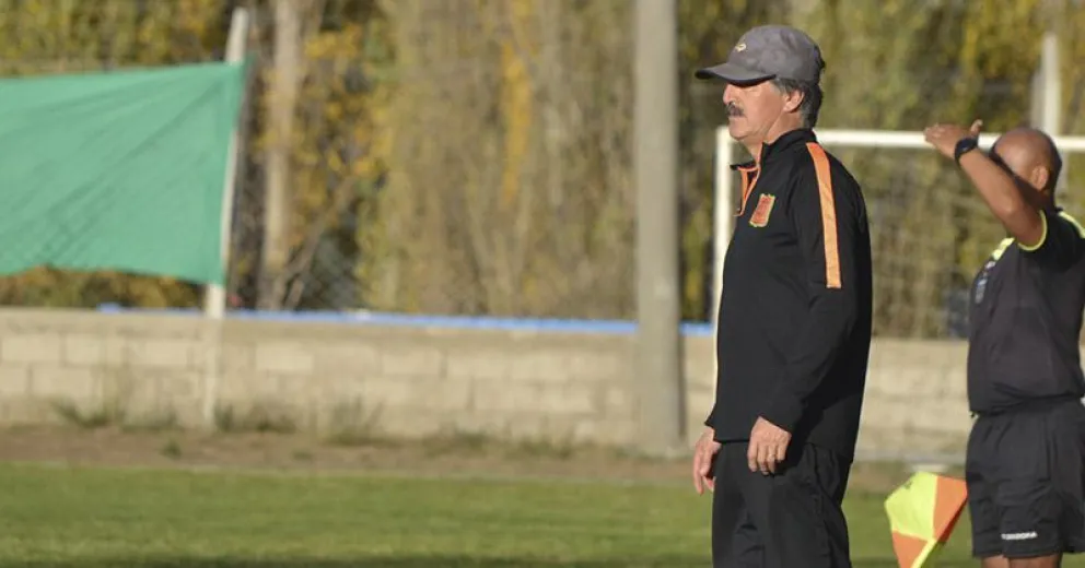 Juan “Cuchín” Ortiz no seguirá como técnico en Puerto Moreno