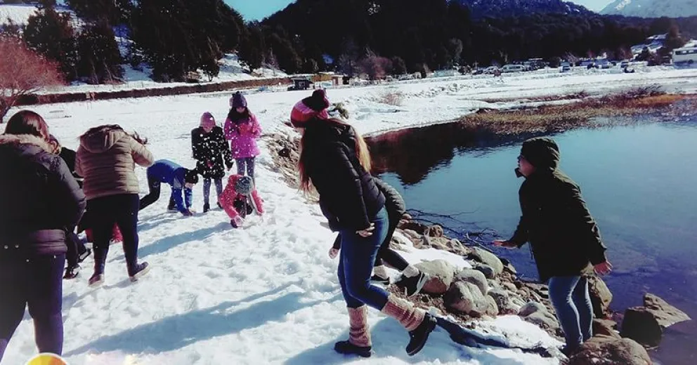 Los chicos del CAINA disfrutan de la nieve en vacaciones