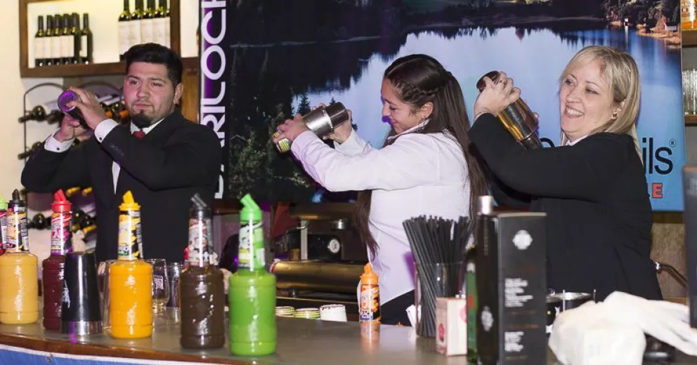 Chicas y chicos deslumbraron en la décima edición del certamen Bartender Clásico