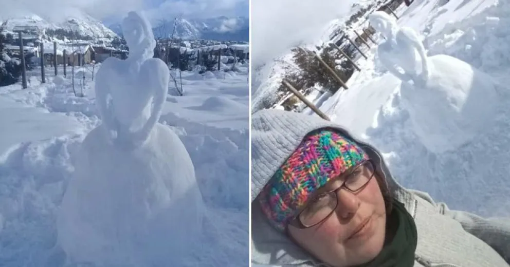 Una joven mostró la escultura que hizo con la nieve de su patio