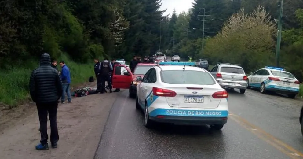 Detuvieron a un hombre que embistió a un efectivo policial con su auto