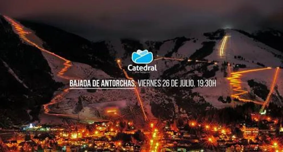 Bariloche se ilumina con la primera bajada de antorchas de la temporada   