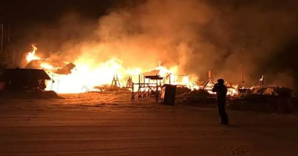 Se incendió por completo una confitería del Cerro Chapelco