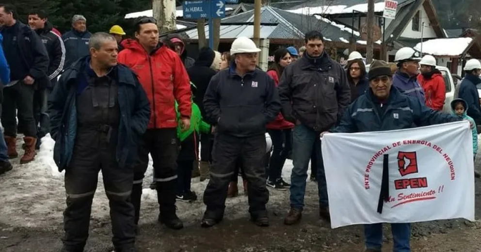 Marcharon en Villa la Angostura en homenaje al operario del EPEN