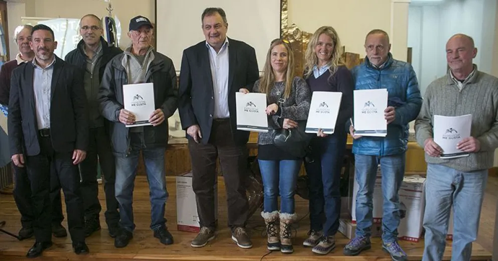 Firman convenios con Juntas Vecinales y Asociaciones de Vecinos por equipamiento de Seguridad