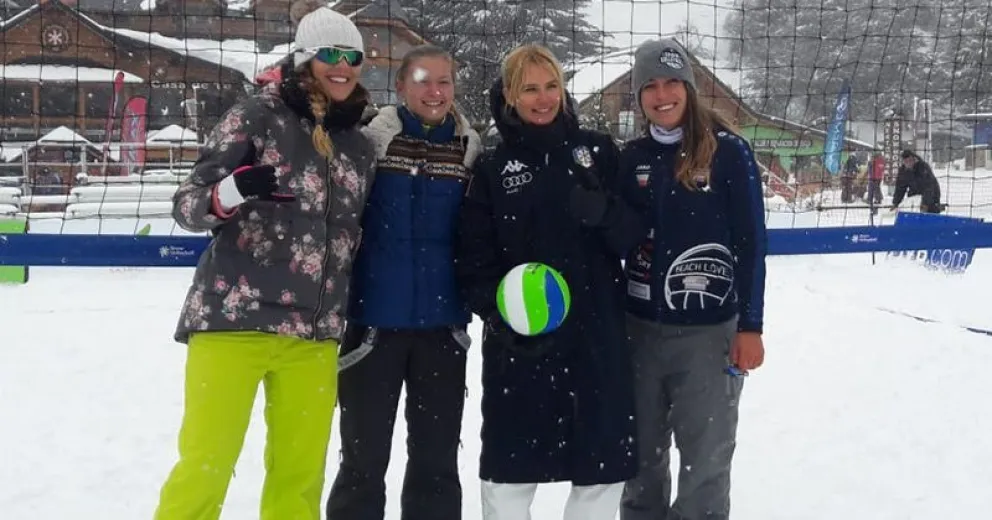 Valeria Mazza se prendió en un entrenamiento de Snow Vóley