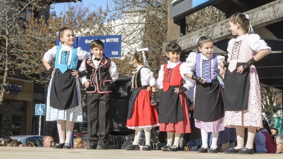 Después de muchos años, las colectividades regresaron a la Fiesta Nacional de la Nieve   