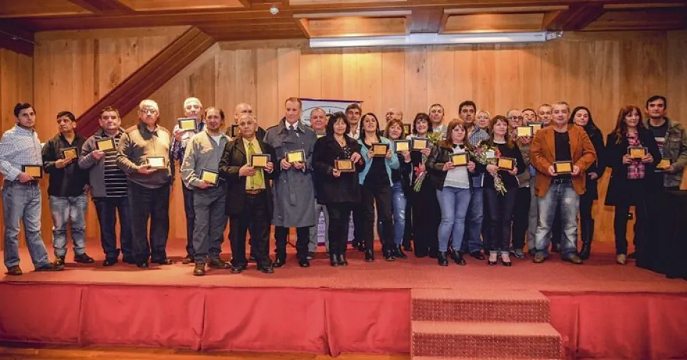 UTHGRA Bariloche homenajeó a una treintena de trabajadores en el día del gastronómico