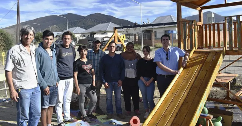 El Concejo inscribe a grupos de jóvenes interesados en mejorar sus barrios