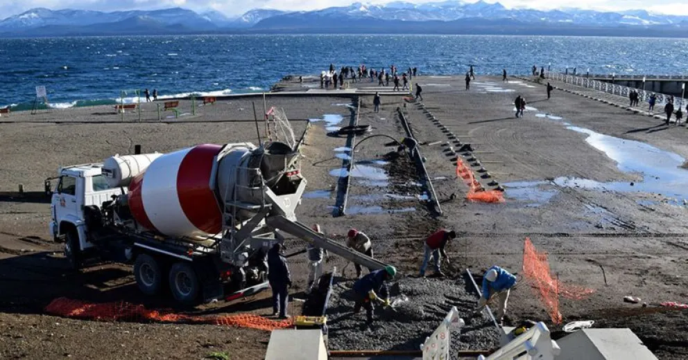Construyen sendero hacia las letras de Bariloche