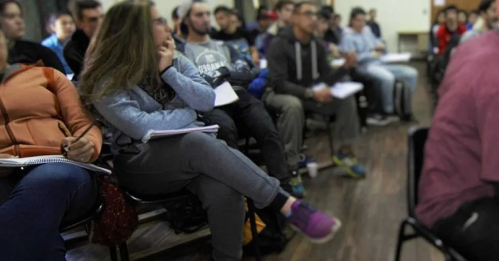 En la UNCo Bariloche, se puede elegir entre diez carreras . Foto achivo.