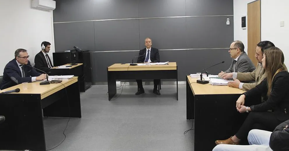 Policía llega a juicio por balear a un adolescente