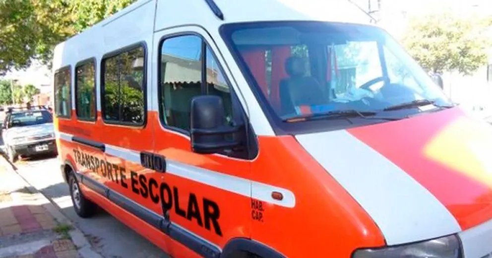 El transporte escolar está obligado a trasladar a los niños hasta la puerta de la escuela