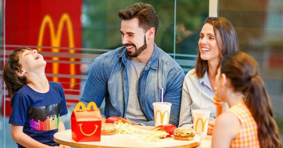 McDonald’s evoluciona su Cajita Feliz para ofrecer opciones más nutritivas