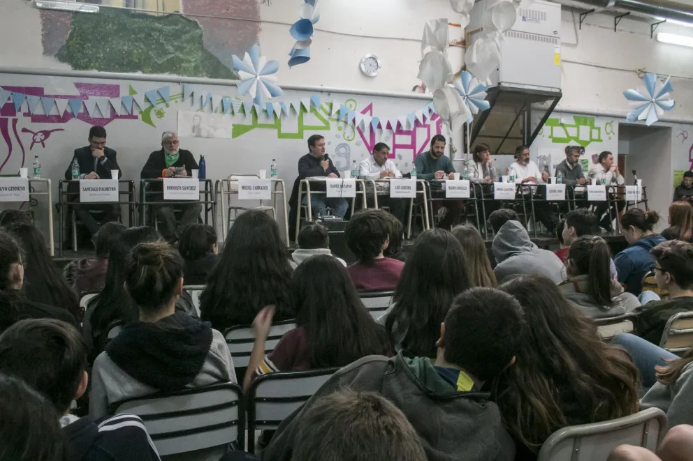 Los candidatos a intendente expusieron sus propuestas e ideas