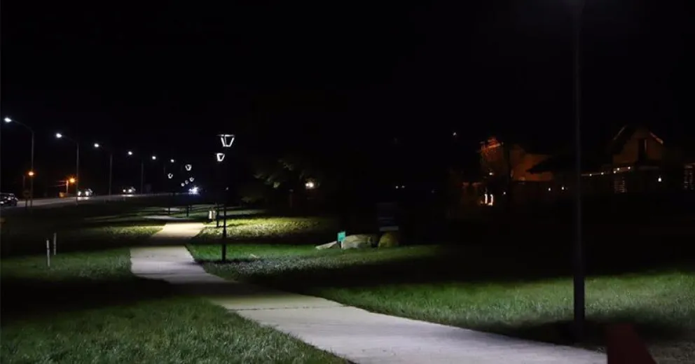 El Paseo del Este ya tiene luminarias y en el Sur continúan trabajando a paso firme