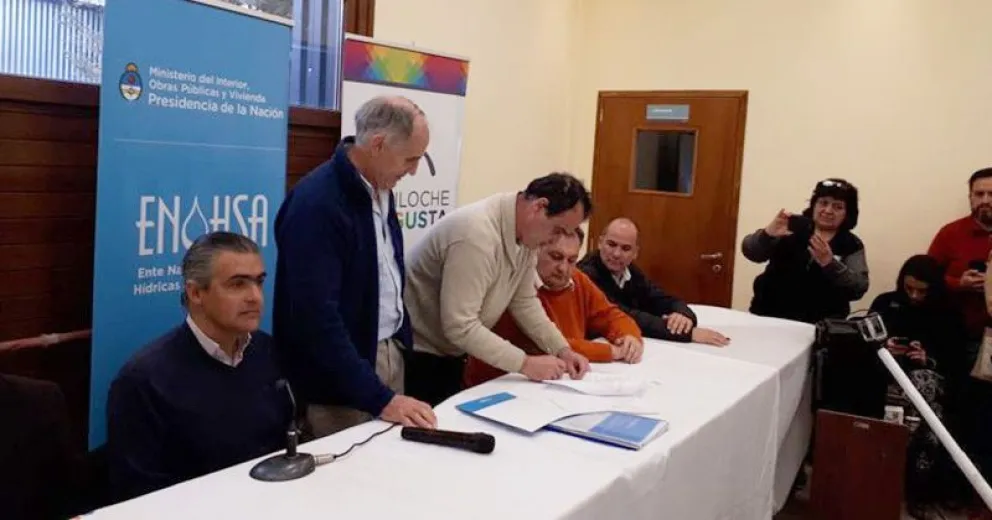 Dentro de 18 meses no arrojarán más desechos cloacales sin tratar al lago