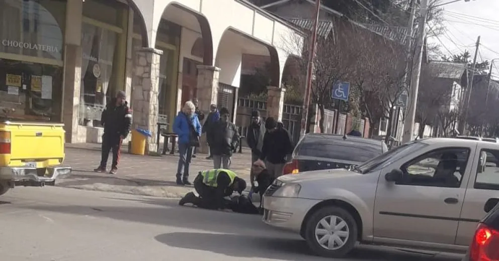 Una moto y un auto chocaron en Albarracín y Onelli