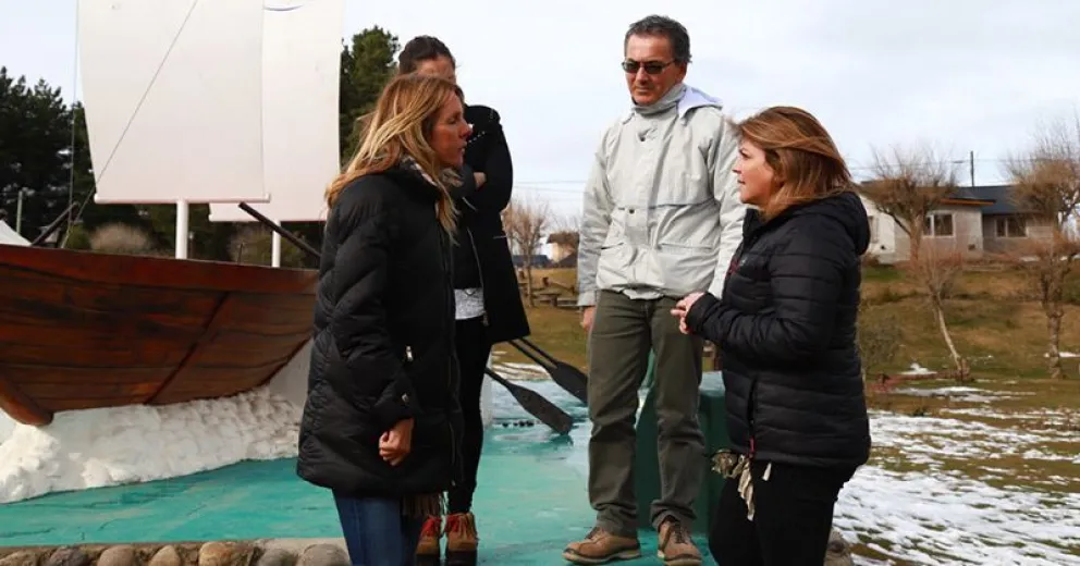 Dina Huapi firmó un convenio para la obra de renovación urbana